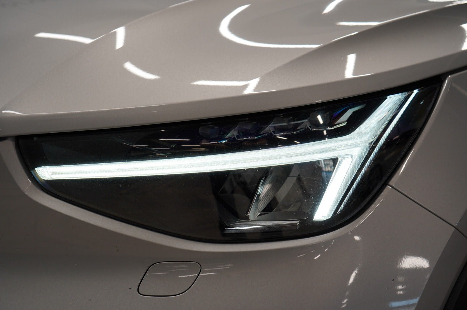 Sølv Volvo C40 fra 2023