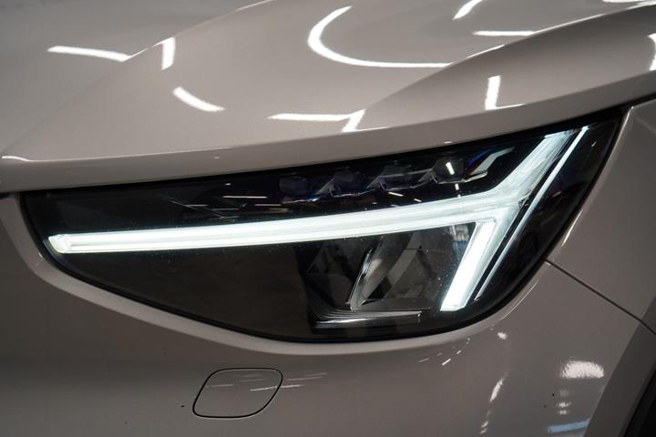Sølv Volvo C40 fra 2023