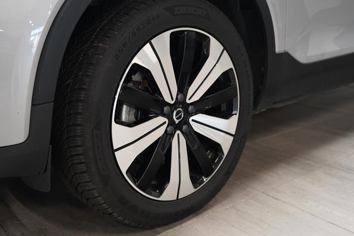 Sølv Volvo C40 fra 2023