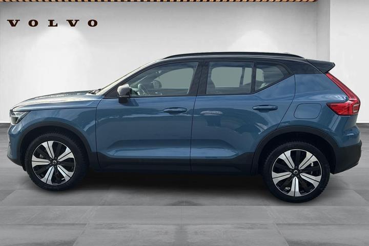 Blå Volvo XC40 fra 2023