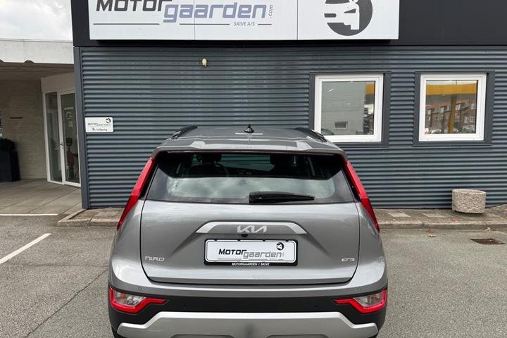 Grå Kia Niro fra 2023