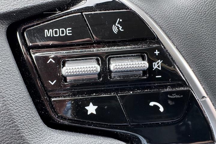 Grå Kia Niro fra 2023