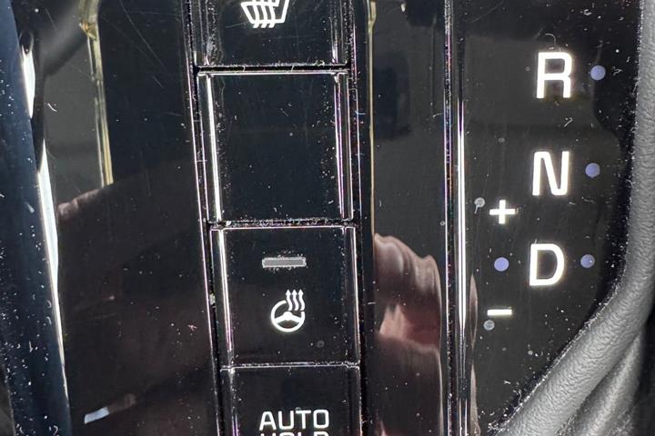 Grå Kia Niro fra 2023