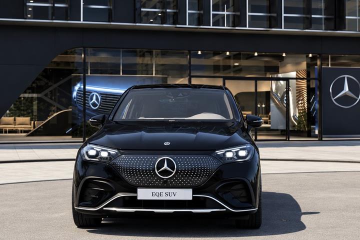 Sort Mercedes EQE500 SUV fra 2026