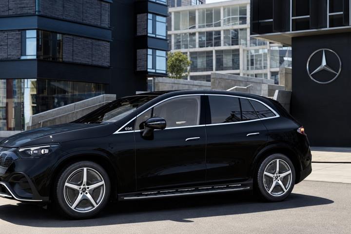 Sort Mercedes EQE500 SUV fra 2026