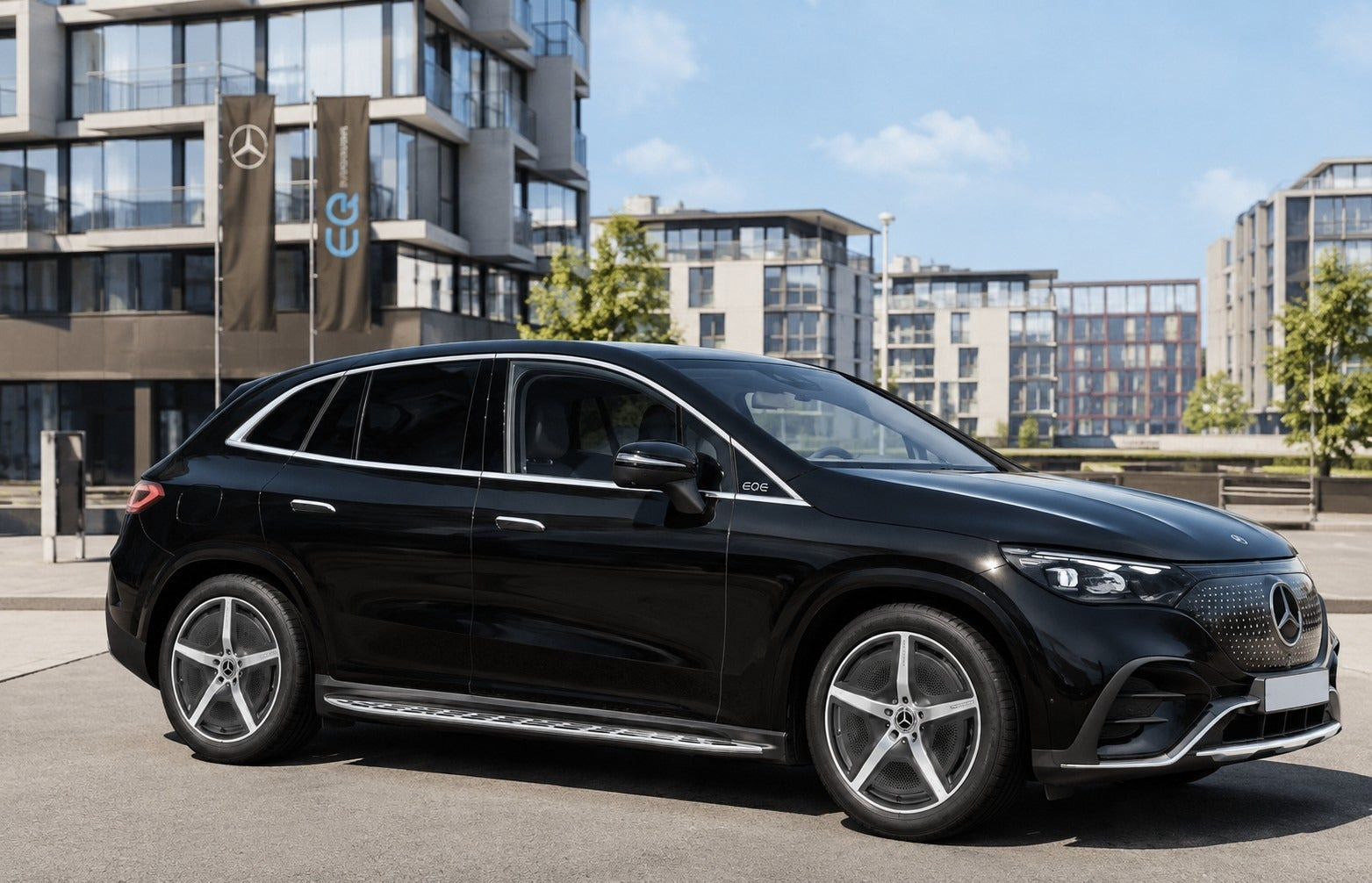 Sort Mercedes EQE500 SUV fra 2026