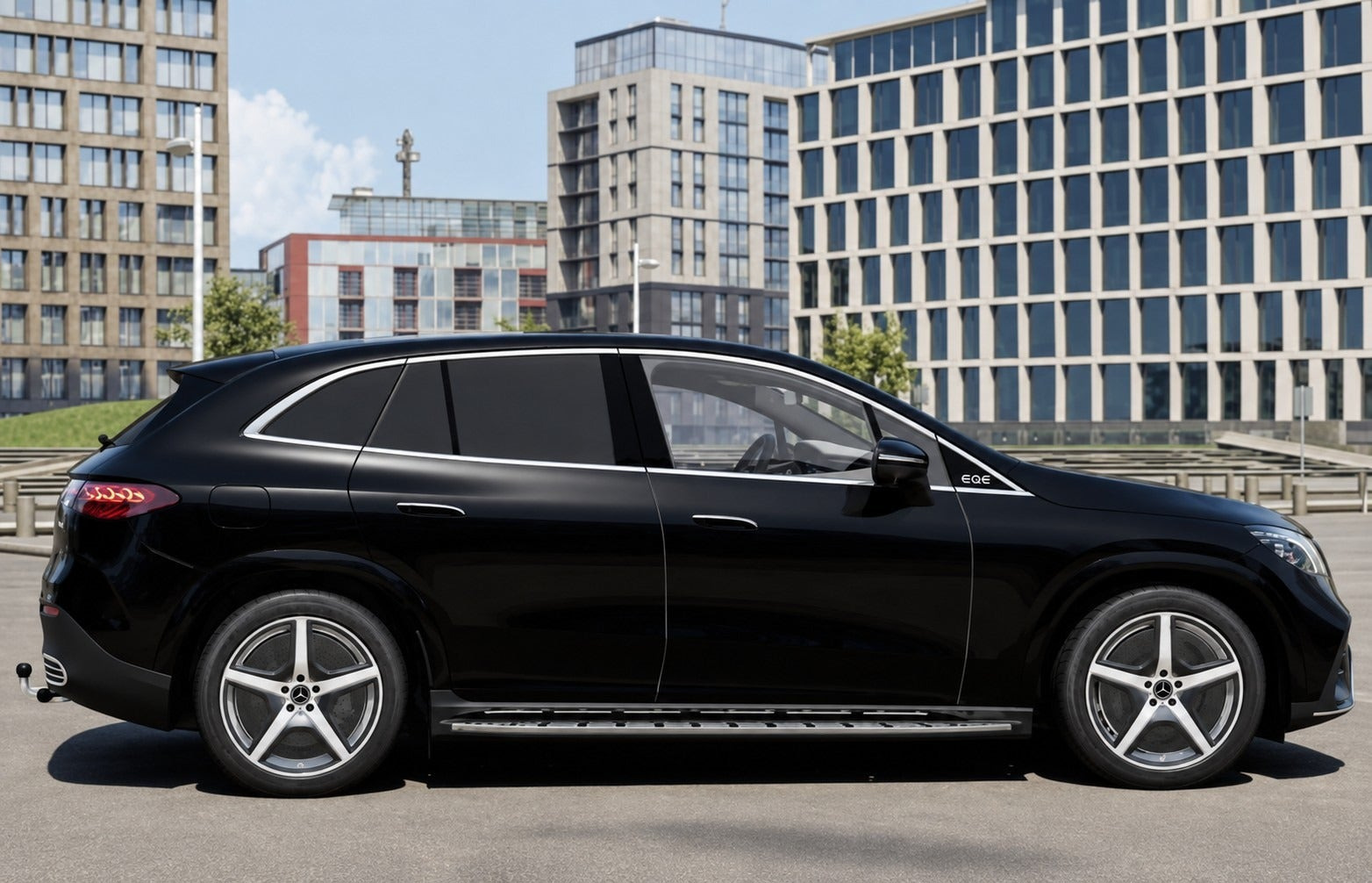 Sort Mercedes EQE500 SUV fra 2026