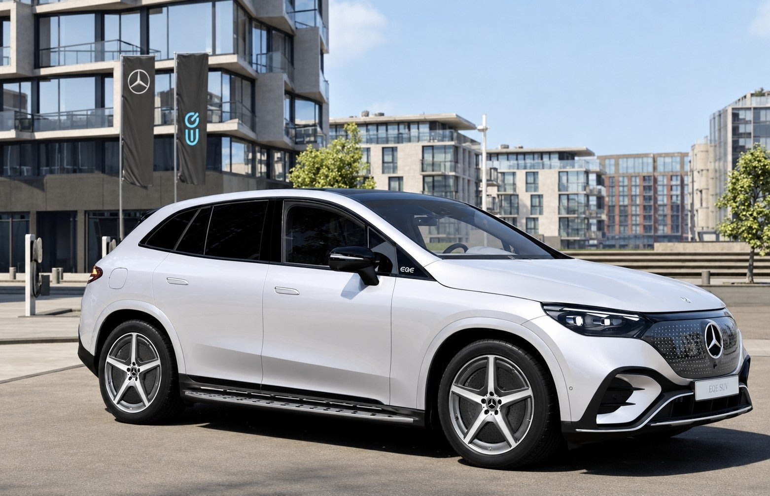 Sølv Mercedes EQE500 SUV fra 2026
