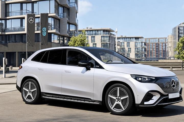 Sølv Mercedes EQE500 SUV fra 2026
