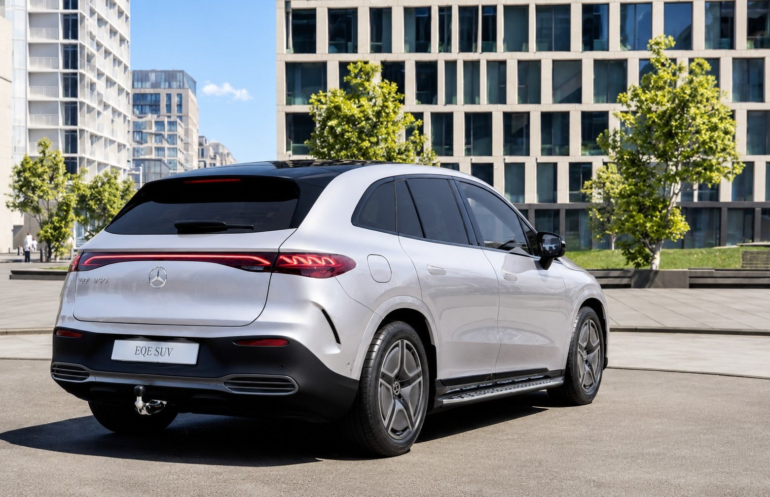 Sølv Mercedes EQE500 SUV fra 2026