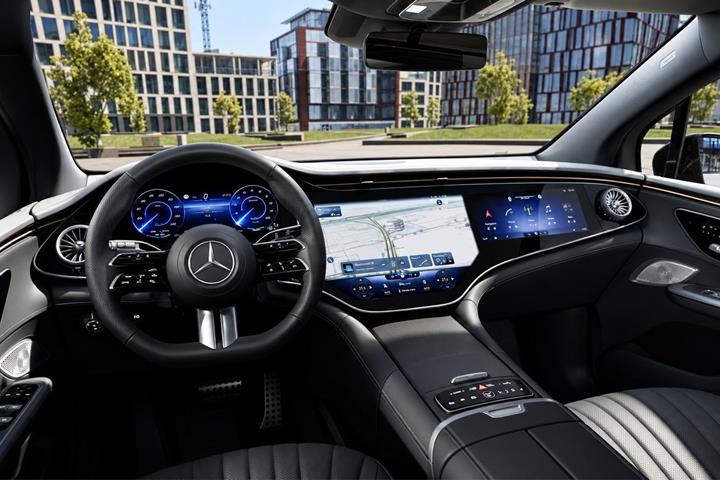 Sølv Mercedes EQE500 SUV fra 2026