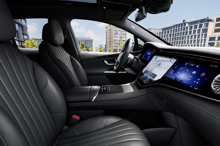 Sølv Mercedes EQE500 SUV fra 2026