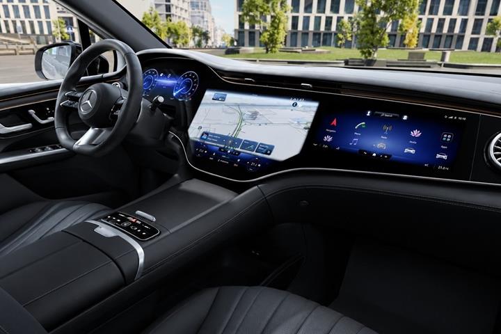 Sølv Mercedes EQE500 SUV fra 2026