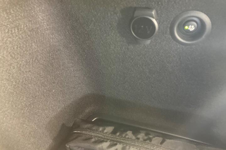 Hvid BMW iX1 fra 2025