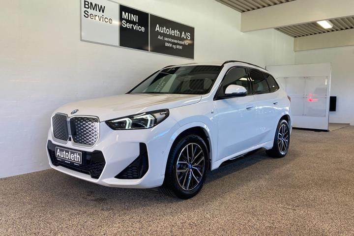 Hvid BMW iX1 fra 2025