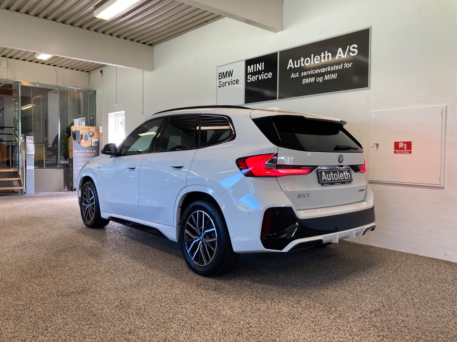 Hvid BMW iX1 fra 2025