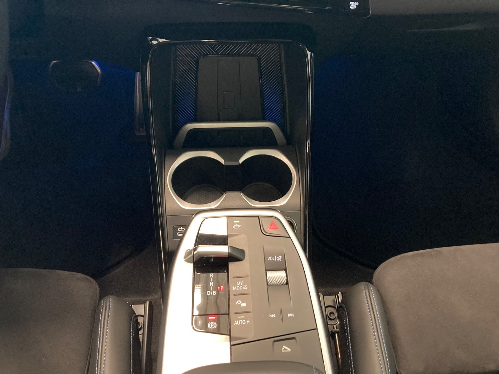 Hvid BMW iX1 fra 2025
