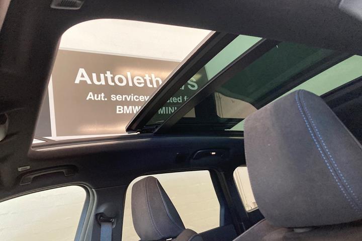 Hvid BMW iX1 fra 2025