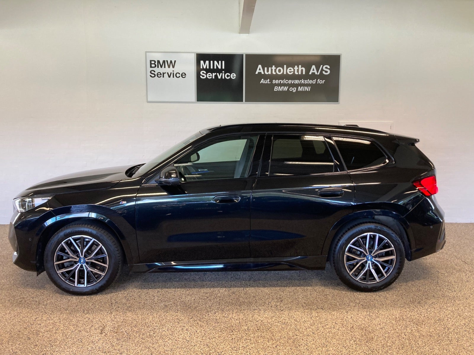 Sort BMW iX1 fra 2025