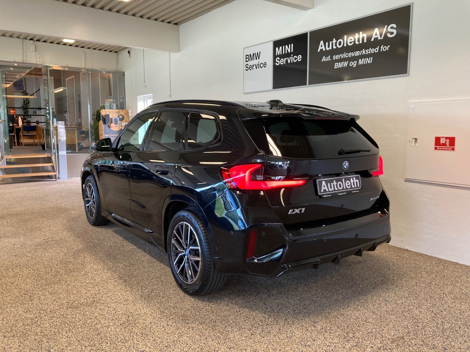 Sort BMW iX1 fra 2025