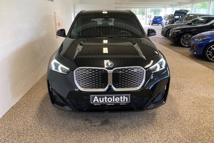 Sort BMW iX1 fra 2025