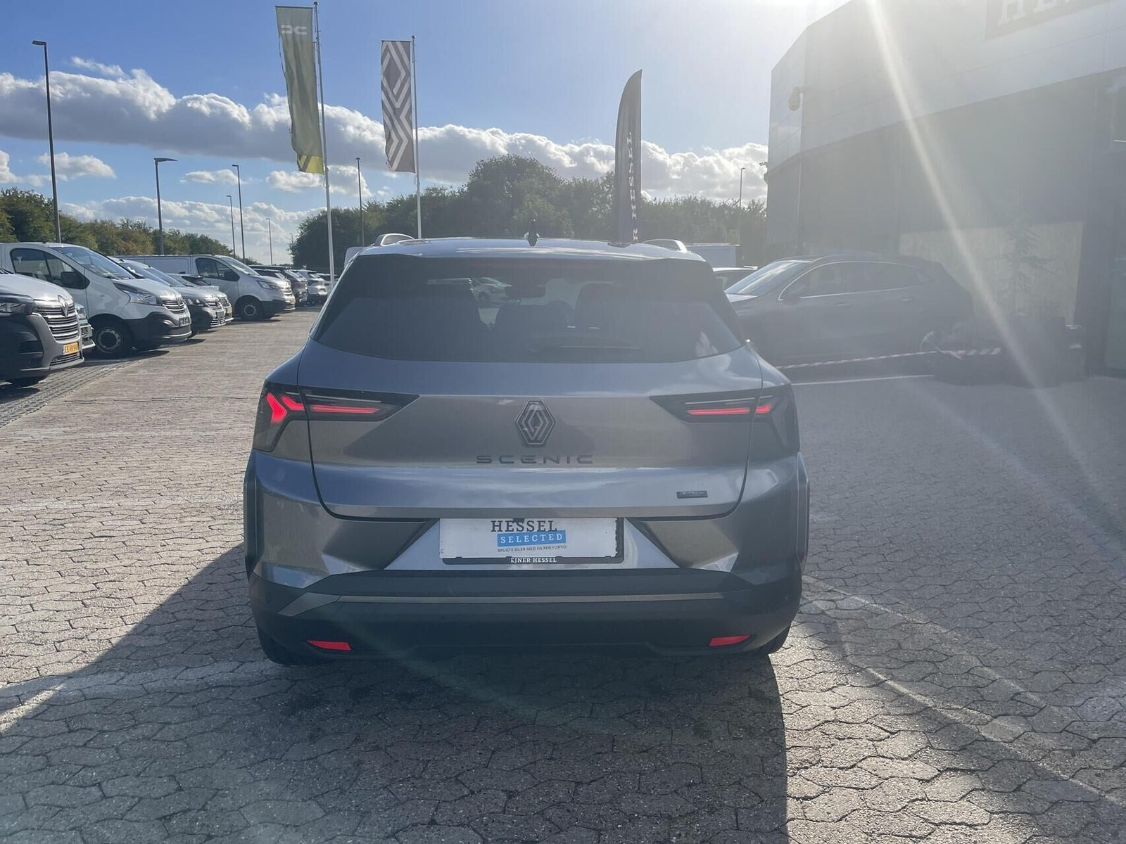 Grå Renault Scenic E-Tech fra 2024