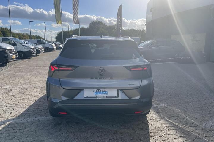 Grå Renault Scenic E-Tech fra 2024