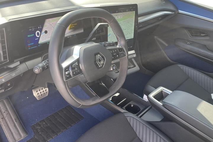 Grå Renault Scenic E-Tech fra 2024