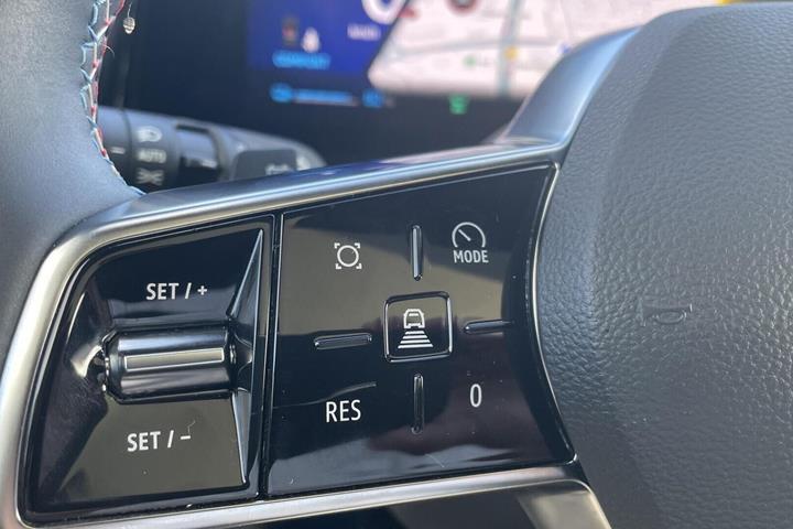 Grå Renault Scenic E-Tech fra 2024