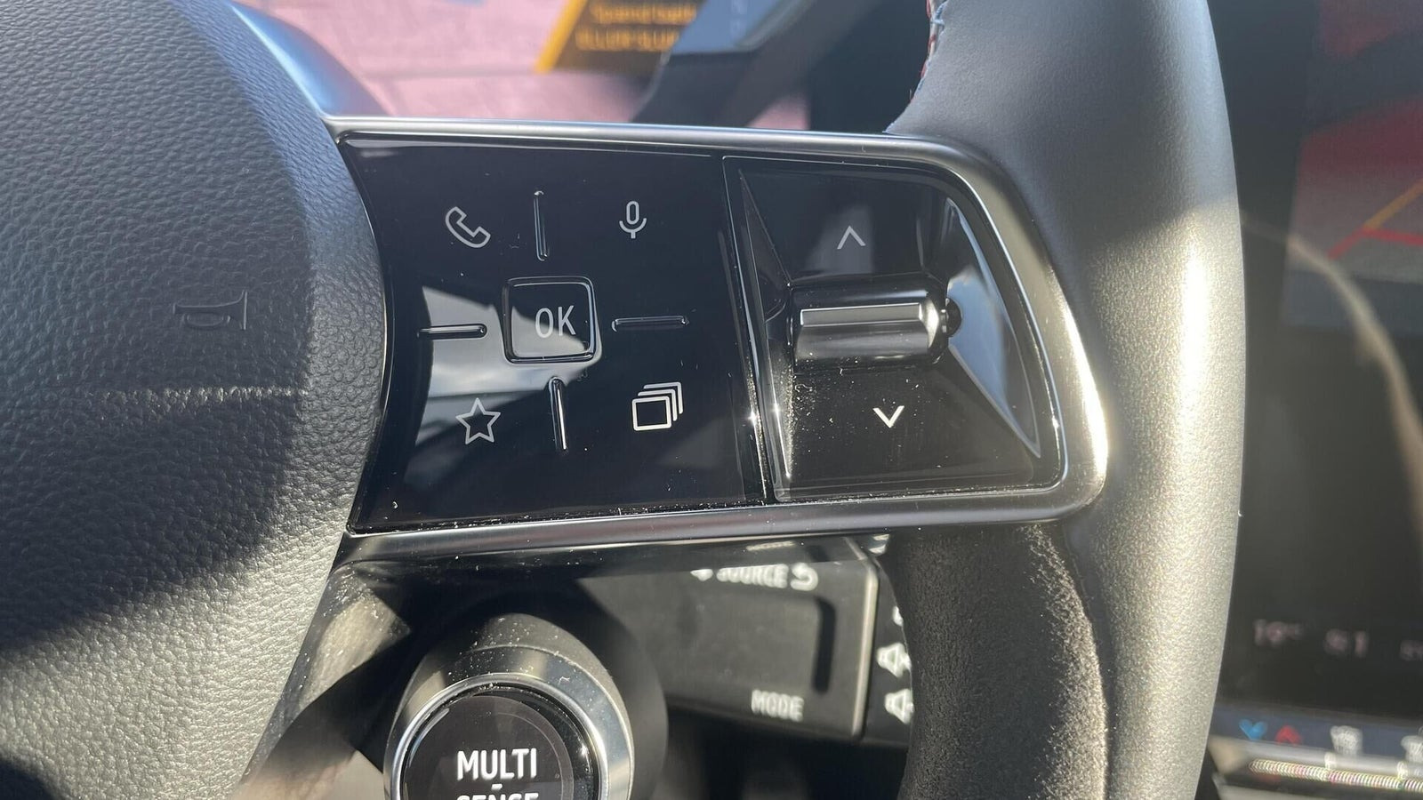 Grå Renault Scenic E-Tech fra 2024