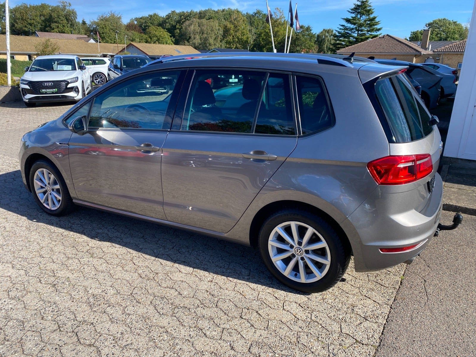 Grå VW Golf Sportsvan fra 2015
