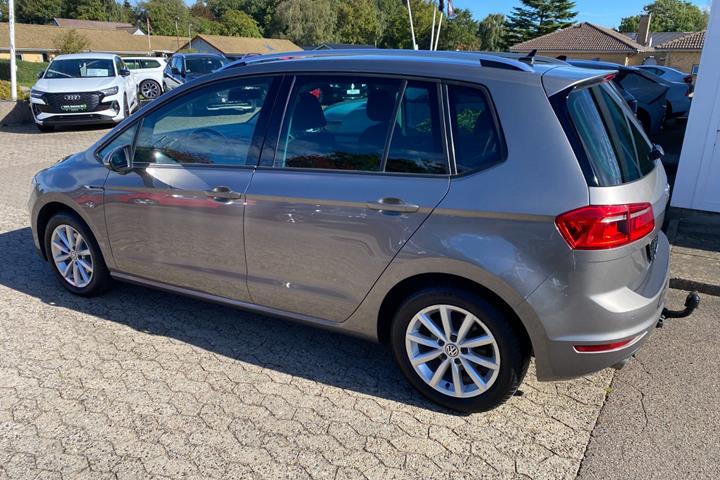Grå VW Golf Sportsvan fra 2015