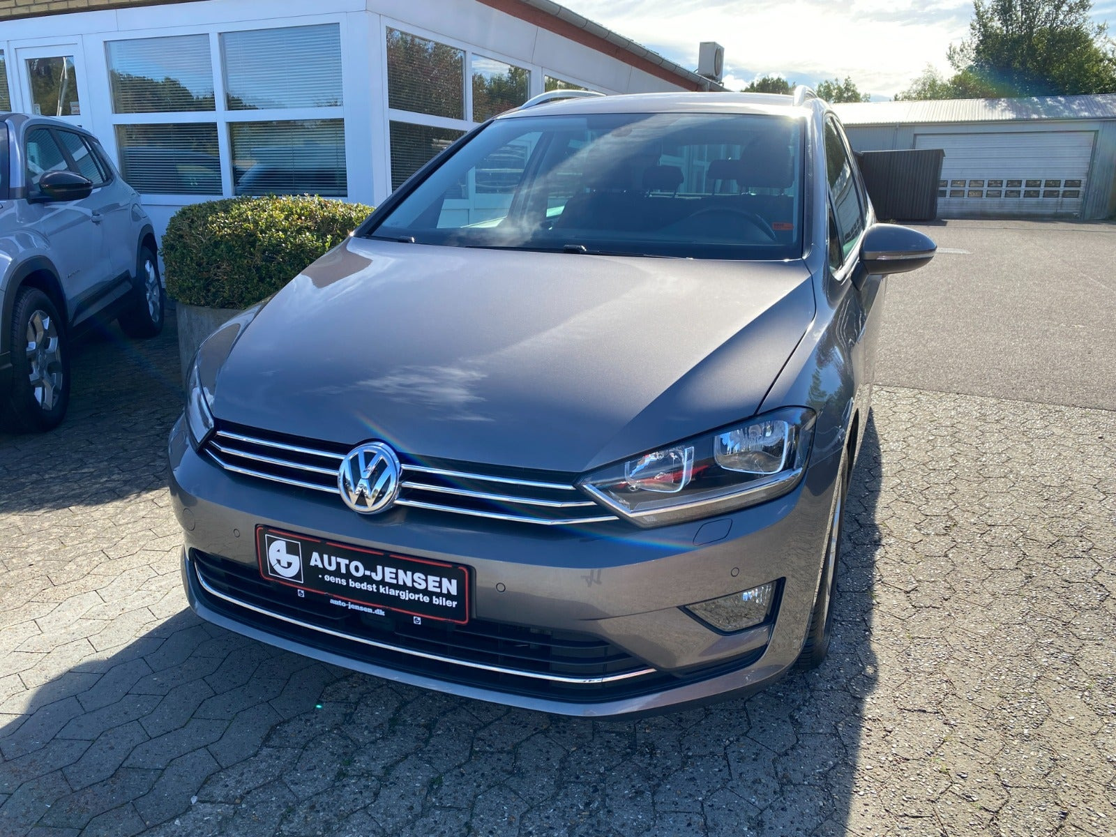 Grå VW Golf Sportsvan fra 2015