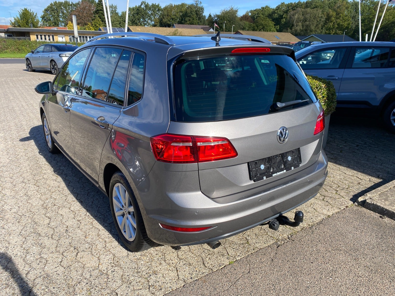 Grå VW Golf Sportsvan fra 2015