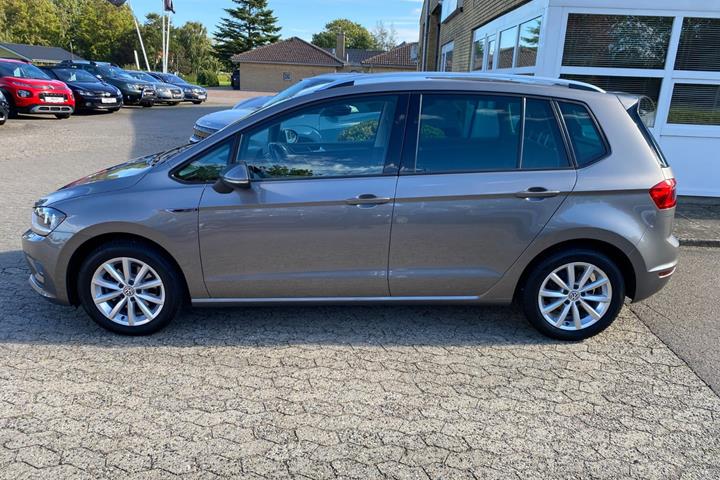 Grå VW Golf Sportsvan fra 2015