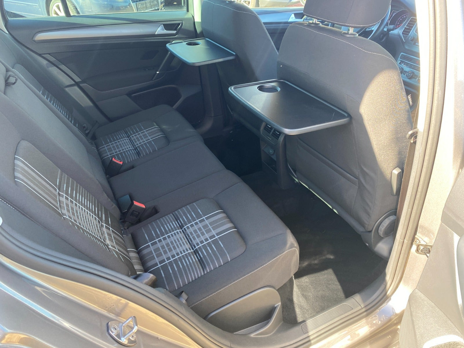 Grå VW Golf Sportsvan fra 2015