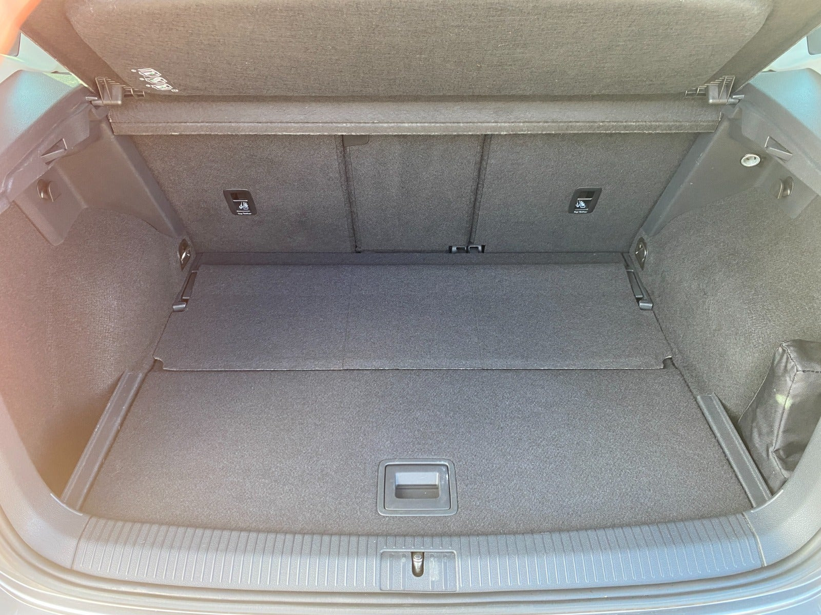 Grå VW Golf Sportsvan fra 2015