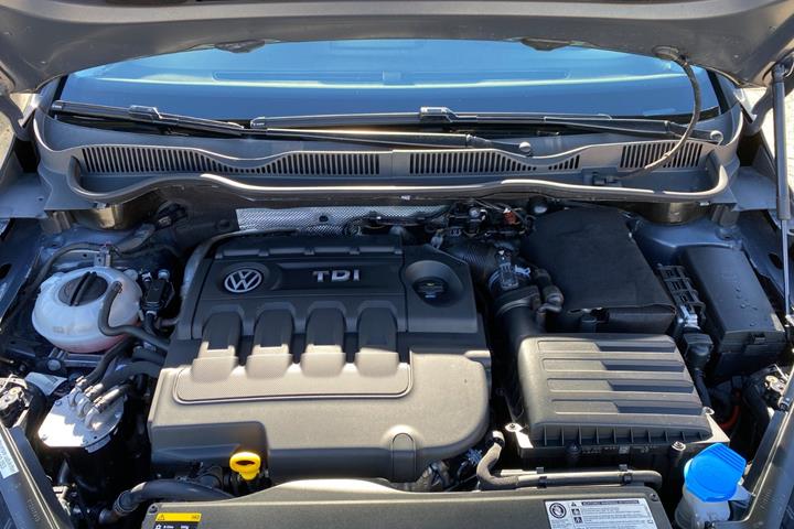 Grå VW Golf Sportsvan fra 2015