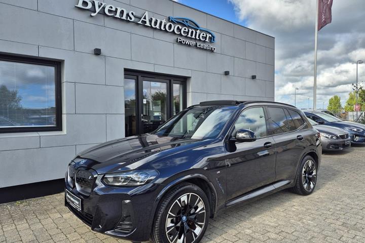 Blå BMW iX3 fra 2022