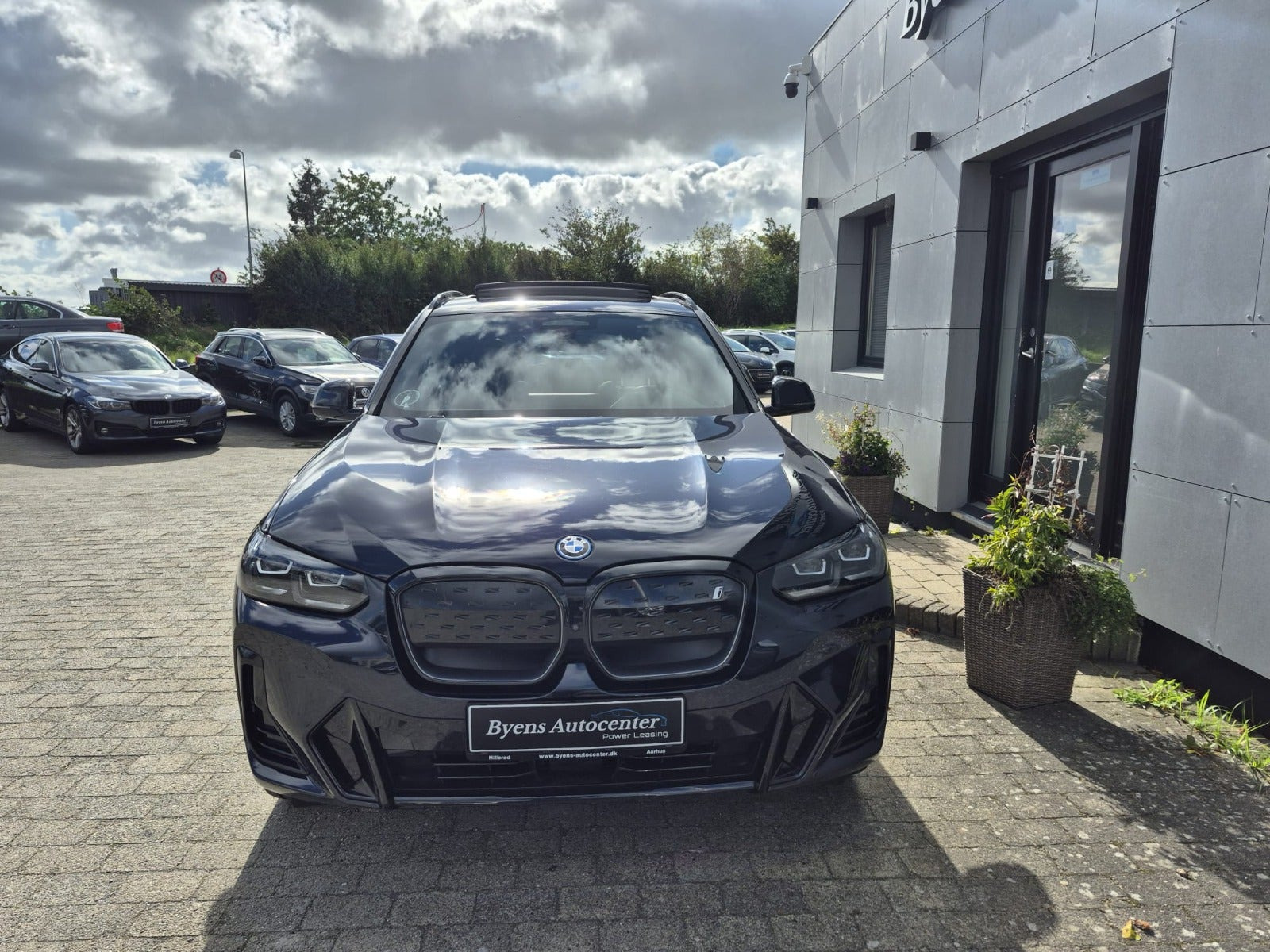 Blå BMW iX3 fra 2022