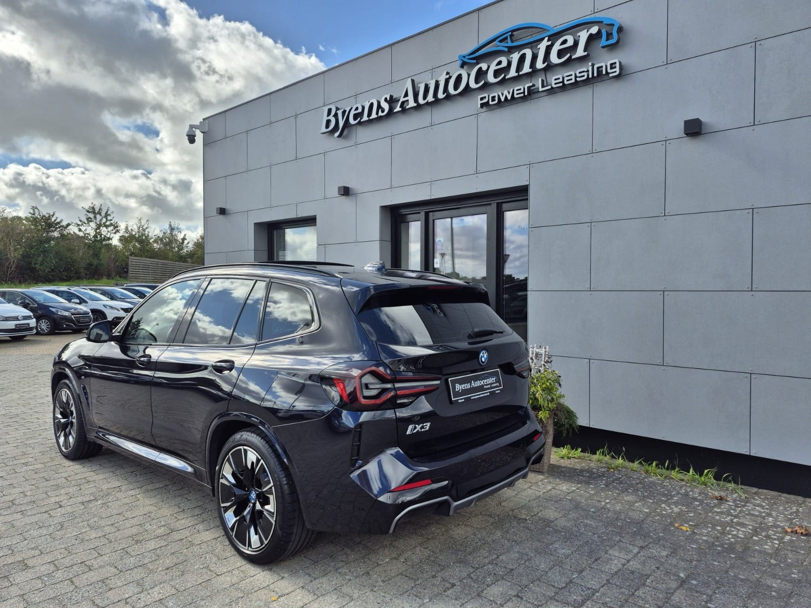 Blå BMW iX3 fra 2022