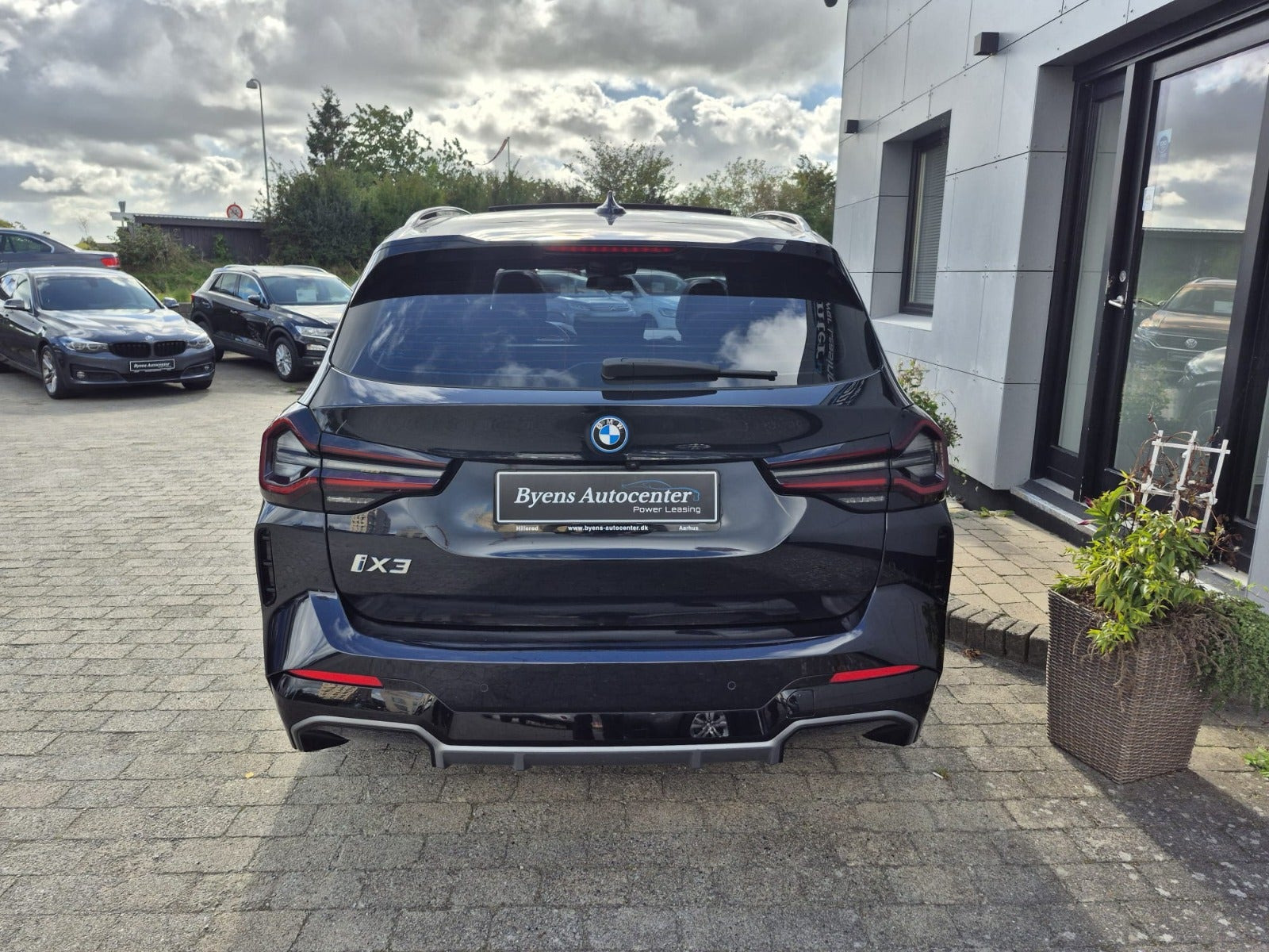 Blå BMW iX3 fra 2022
