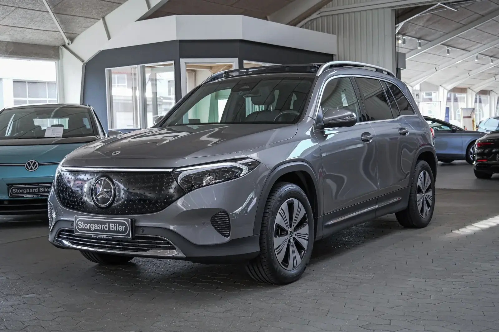 Grå Mercedes EQB250+ fra 2024