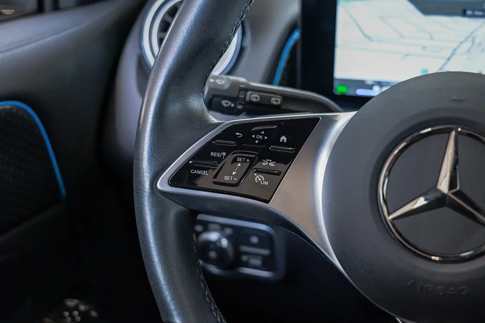 Grå Mercedes EQB250+ fra 2024