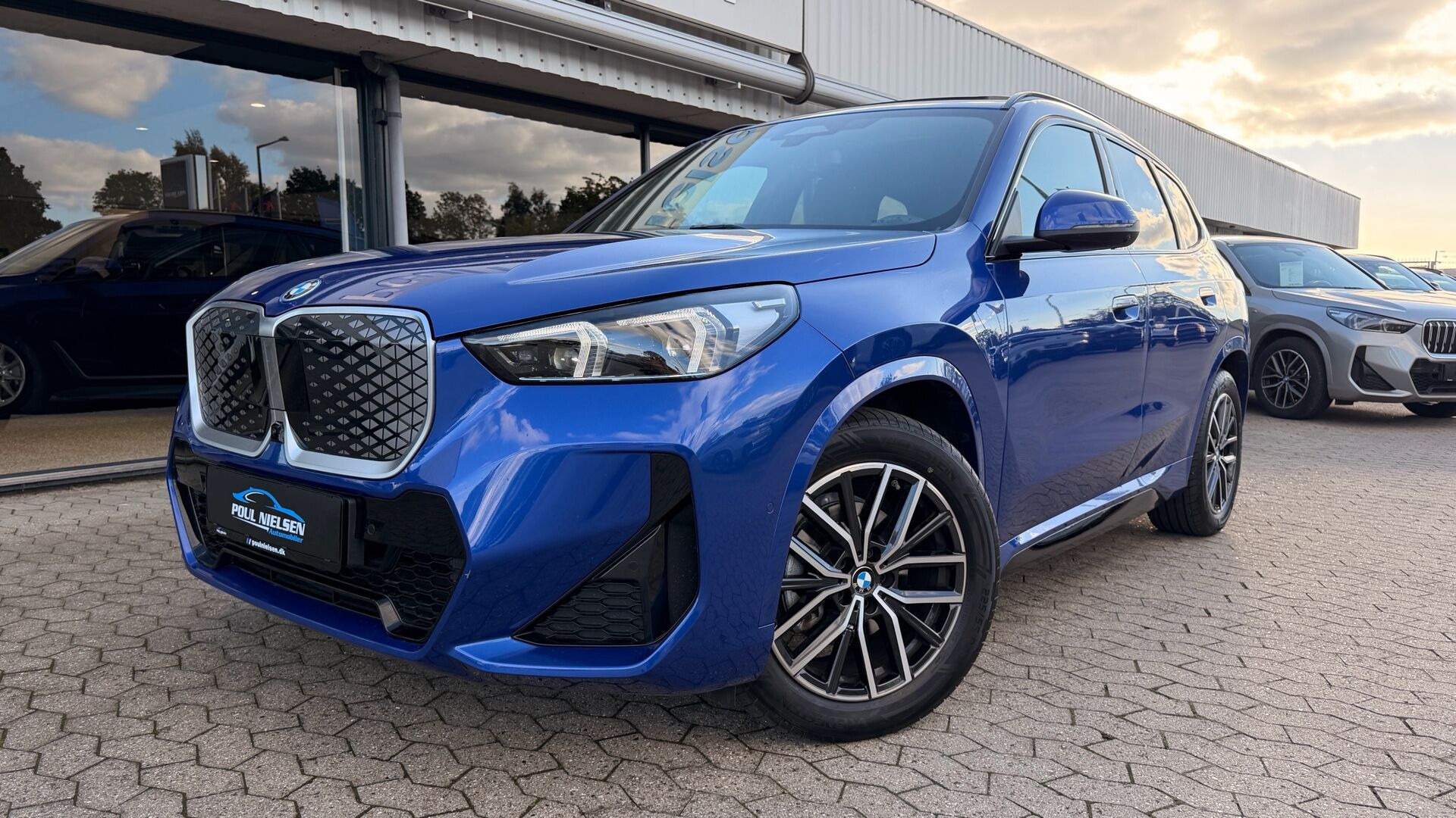 Blå BMW iX1 fra 2026
