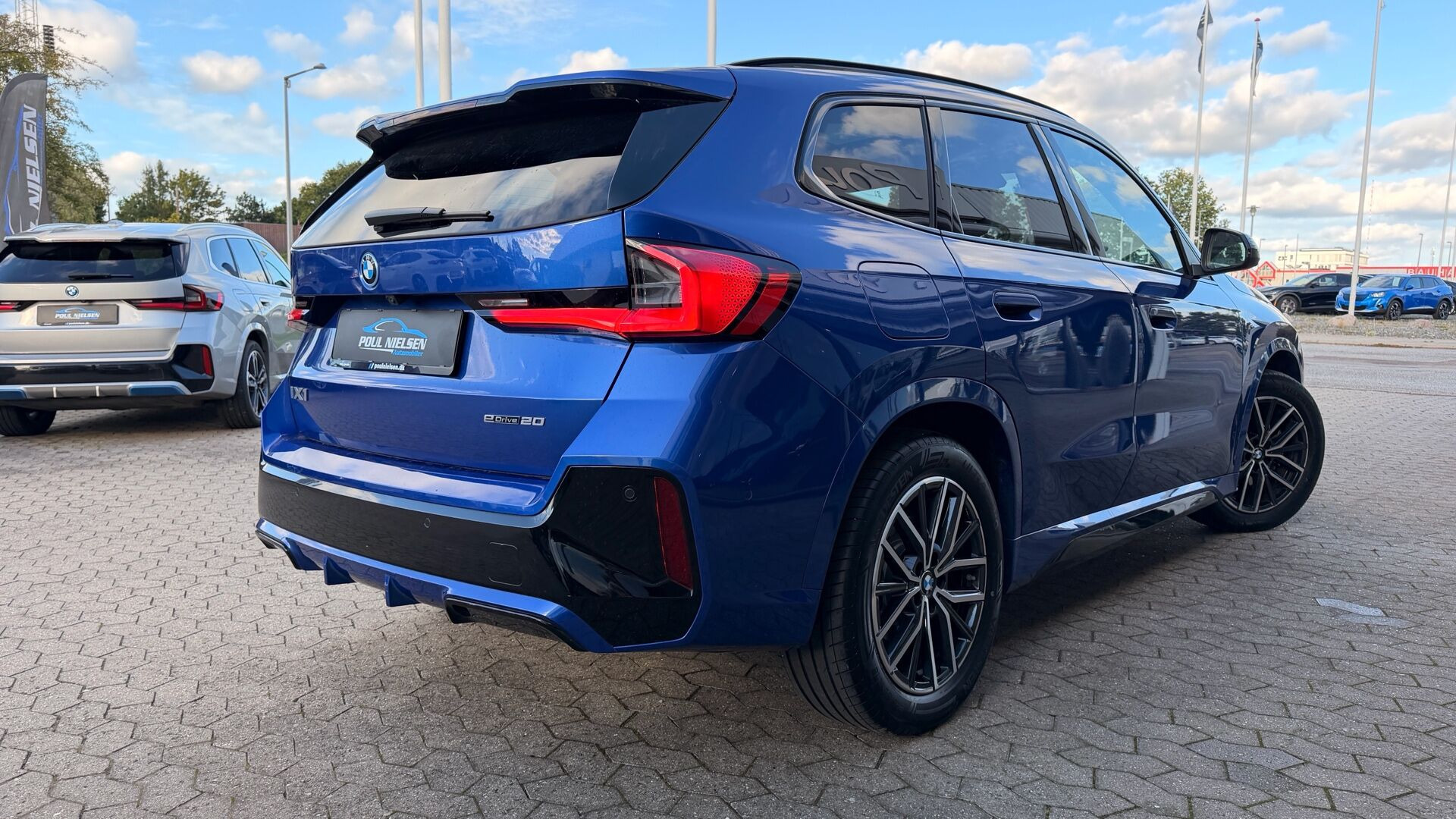 Blå BMW iX1 fra 2026