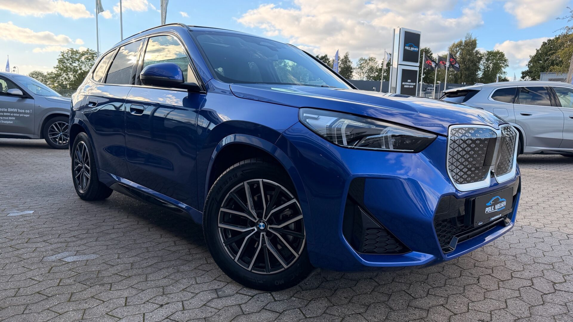 Blå BMW iX1 fra 2026