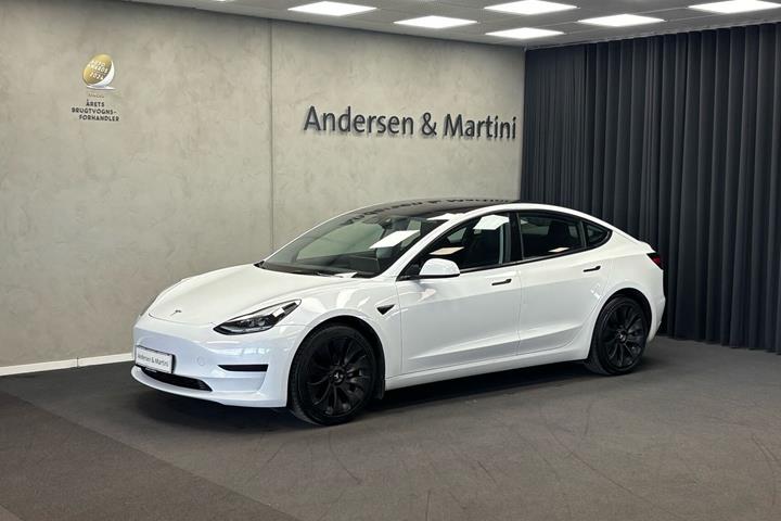 Hvid Tesla Model 3 fra 2022