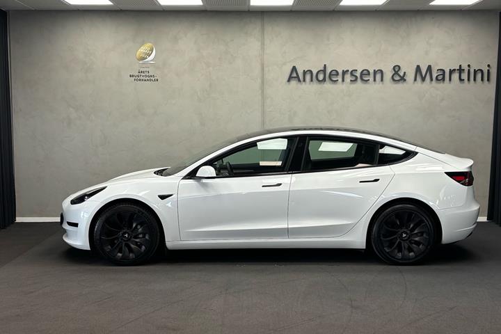 Hvid Tesla Model 3 fra 2022