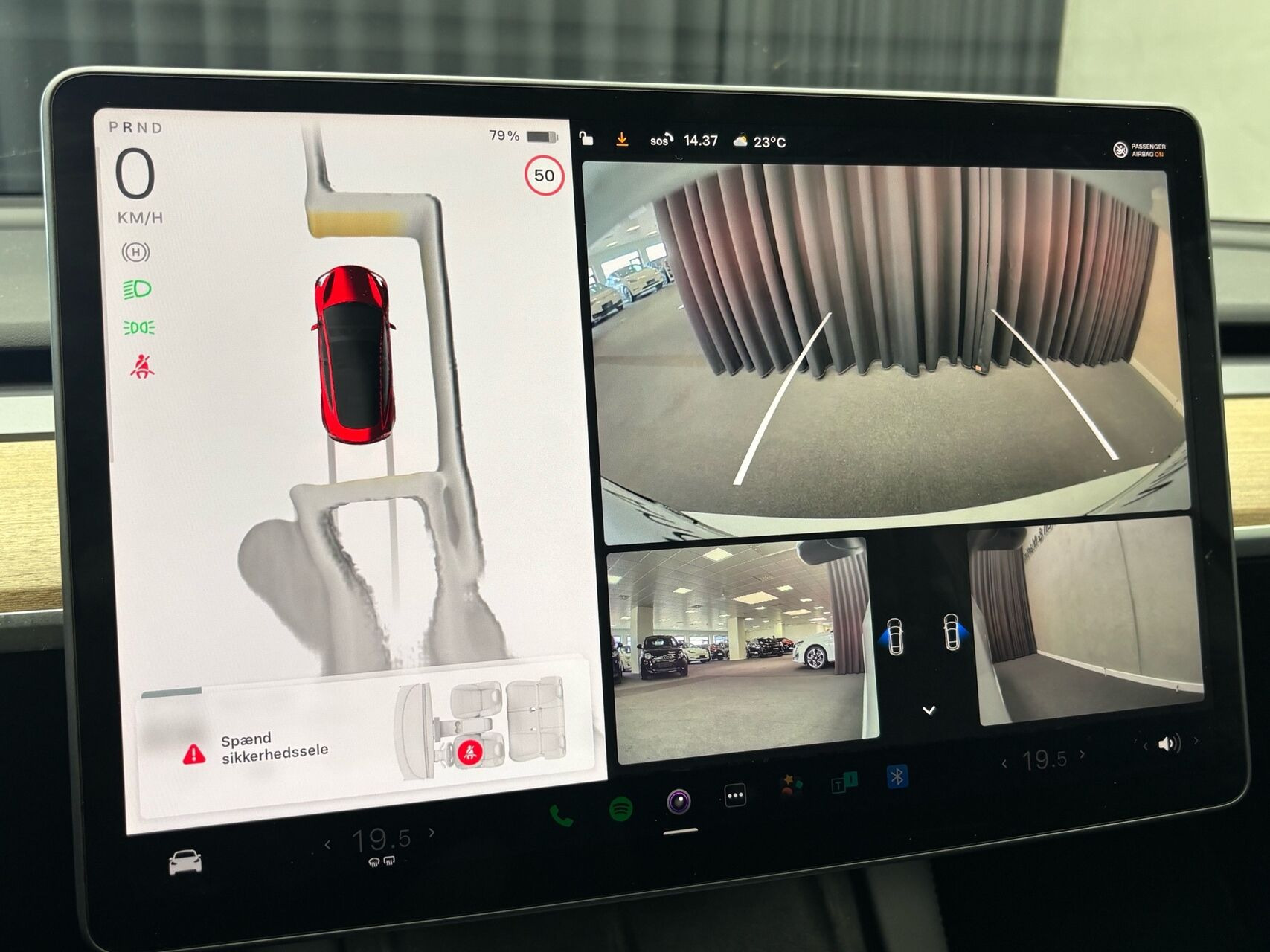 Hvid Tesla Model 3 fra 2022